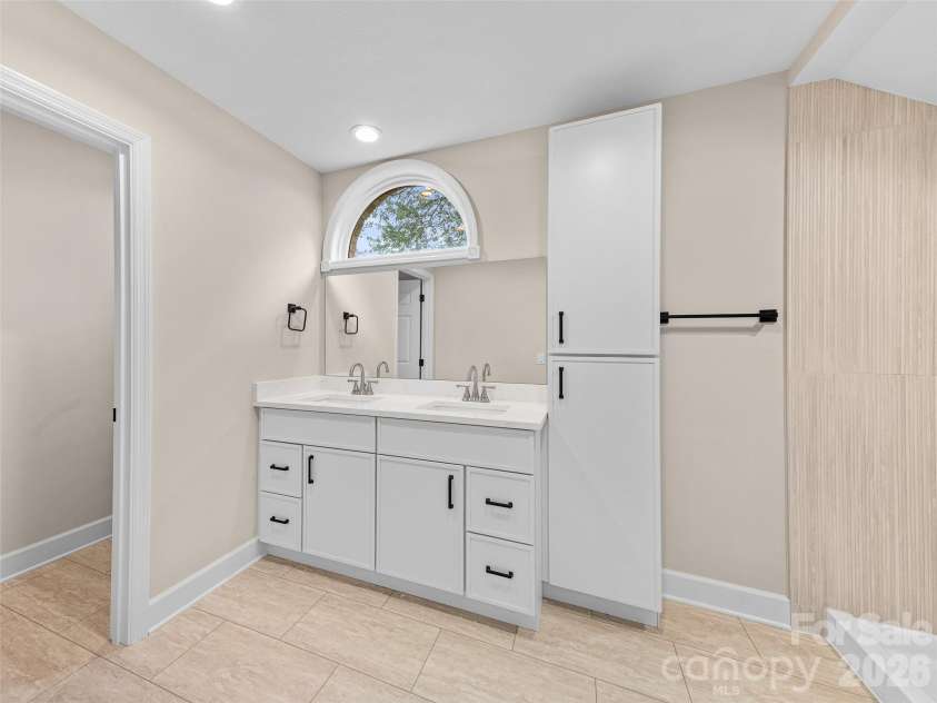 18 Carriage Park Way, Hendersonville, NC 28791.  MLS# CAR4430062, YatesRealty ID 55719. 