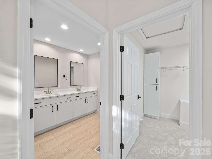 18 Carriage Park Way, Hendersonville, NC 28791.  MLS# CAR4430062, YatesRealty ID 55719. 