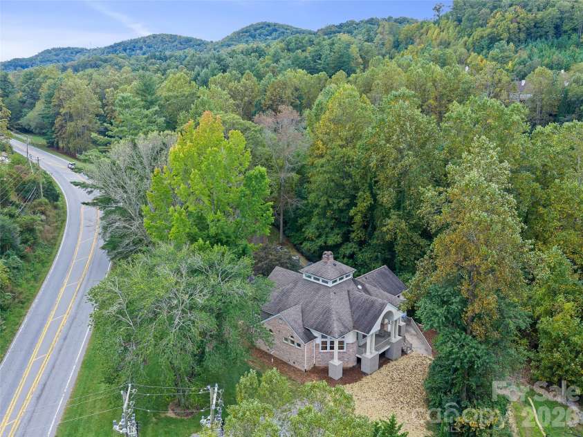 18 Carriage Park Way, Hendersonville, NC 28791.  MLS# CAR4430062, YatesRealty ID 55719. 