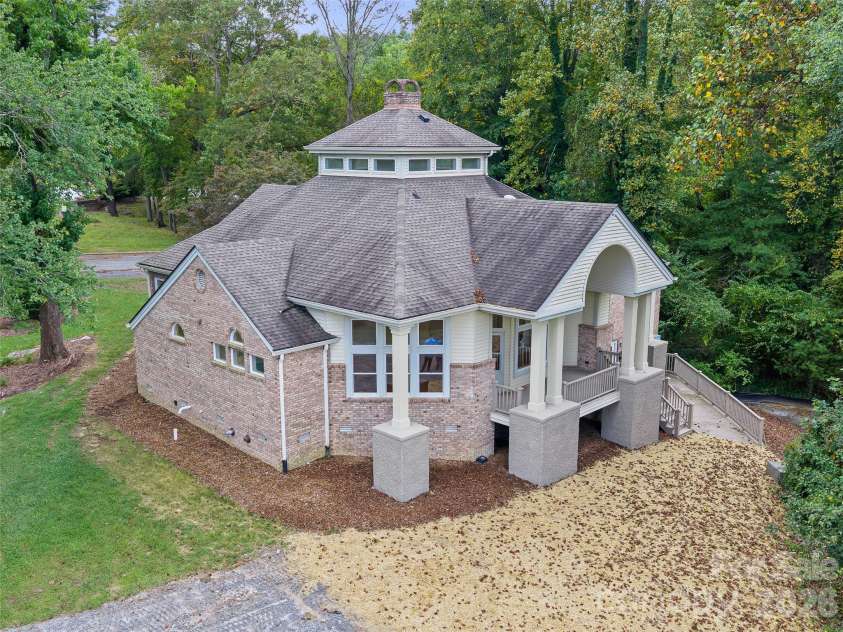 18 Carriage Park Way, Hendersonville, NC 28791.  MLS# CAR4430062, YatesRealty ID 55719. 