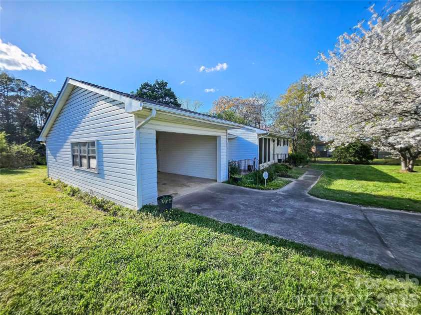 519 Broome Street, Monroe, NC 28110.  MLS# CAR4360770, YatesRealty ID 5572. 