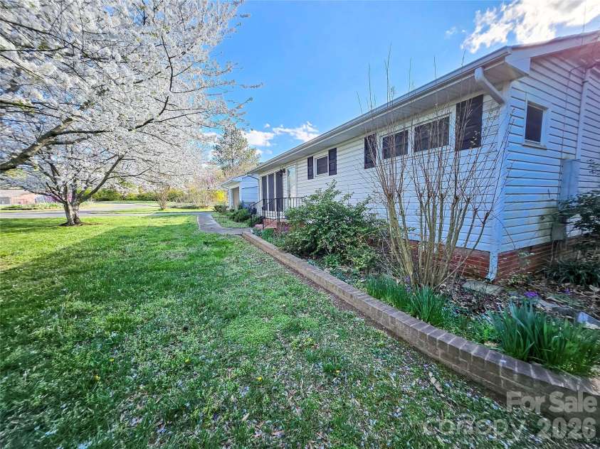 519 Broome Street, Monroe, NC 28110.  MLS# CAR4360770, YatesRealty ID 5572. 