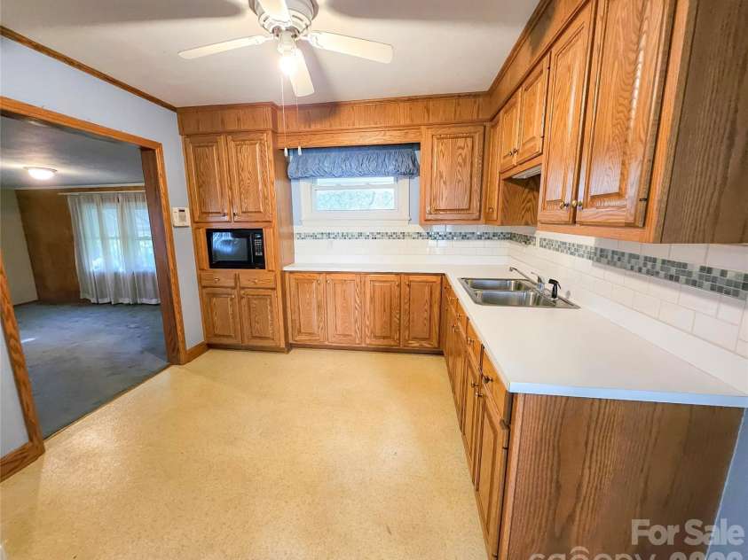 519 Broome Street, Monroe, NC 28110.  MLS# CAR4360770, YatesRealty ID 5572. 