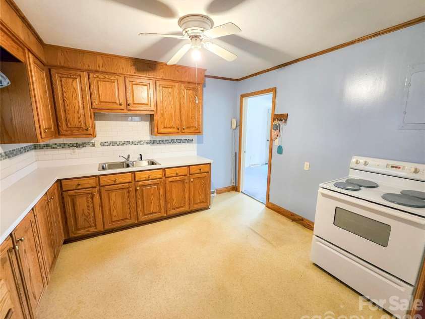 519 Broome Street, Monroe, NC 28110.  MLS# CAR4360770, YatesRealty ID 5572. 