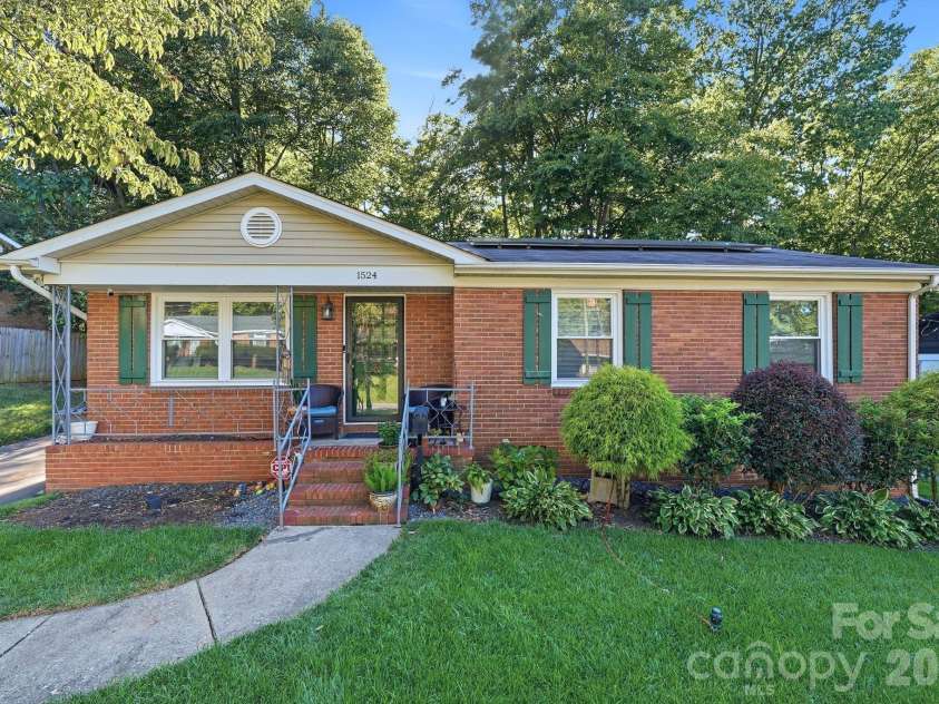 1524 Lanewood Place, Charlotte, NC 28208.  MLS# CAR4429696, YatesRealty ID 55721. 