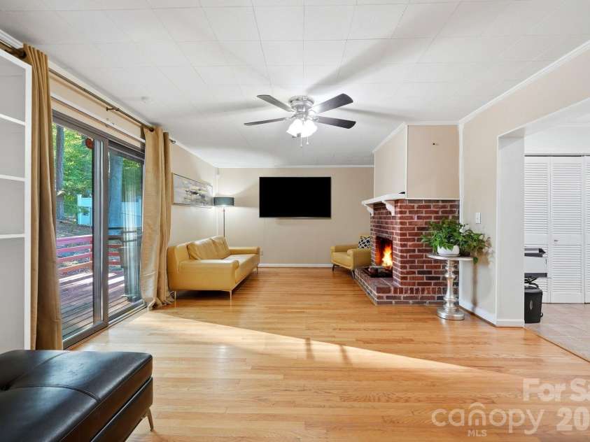 1524 Lanewood Place, Charlotte, NC 28208.  MLS# CAR4429696, YatesRealty ID 55721. 