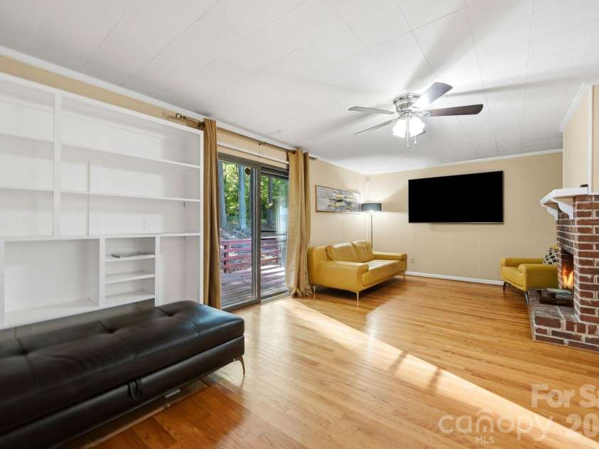 1524 Lanewood Place, Charlotte, NC 28208.  MLS# CAR4429696, YatesRealty ID 55721. 