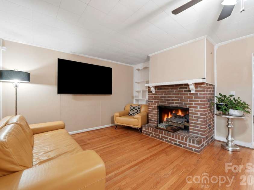 1524 Lanewood Place, Charlotte, NC 28208.  MLS# CAR4429696, YatesRealty ID 55721. 
