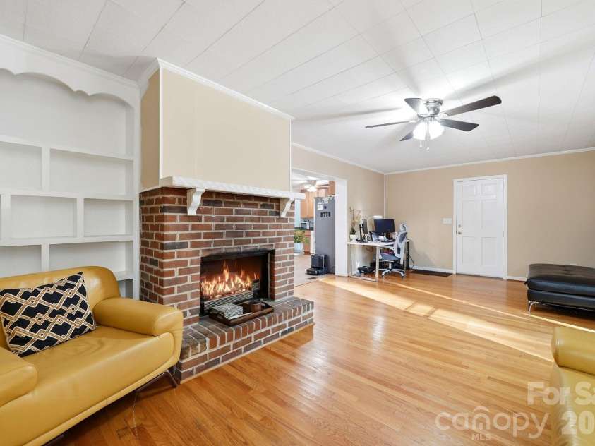 1524 Lanewood Place, Charlotte, NC 28208.  MLS# CAR4429696, YatesRealty ID 55721. 