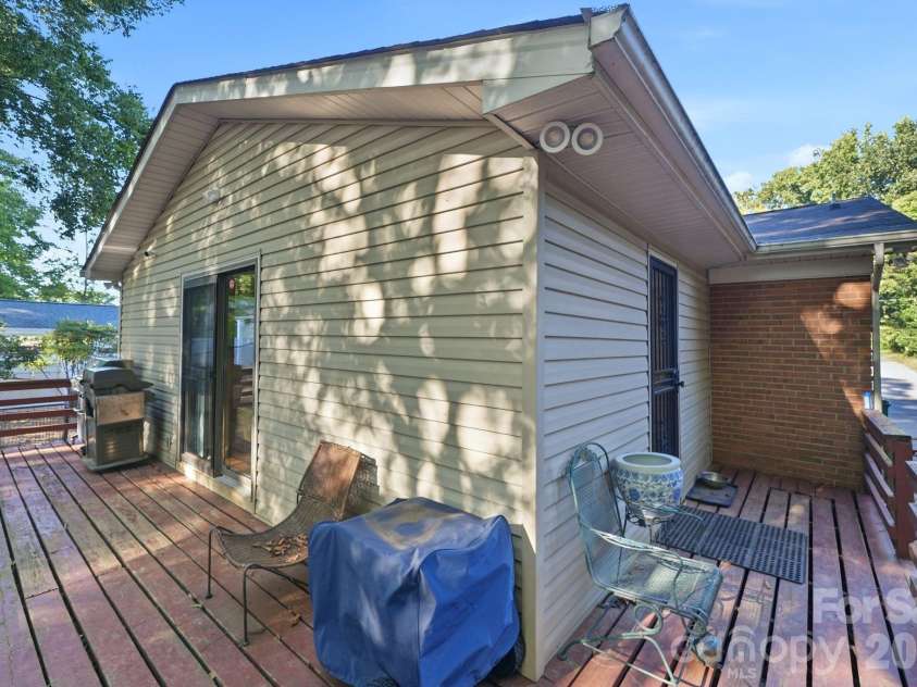 1524 Lanewood Place, Charlotte, NC 28208.  MLS# CAR4429696, YatesRealty ID 55721. 