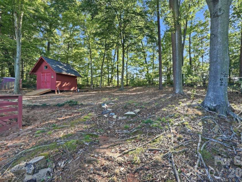 1524 Lanewood Place, Charlotte, NC 28208.  MLS# CAR4429696, YatesRealty ID 55721. 