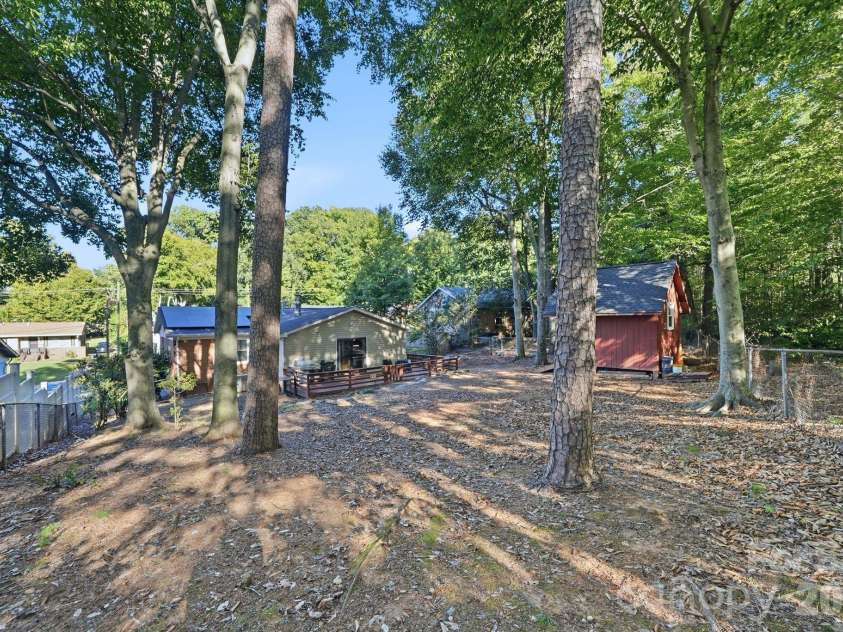 1524 Lanewood Place, Charlotte, NC 28208.  MLS# CAR4429696, YatesRealty ID 55721. 