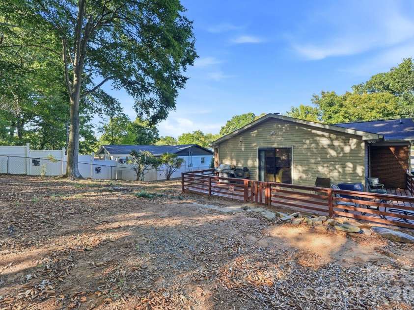 1524 Lanewood Place, Charlotte, NC 28208.  MLS# CAR4429696, YatesRealty ID 55721. 