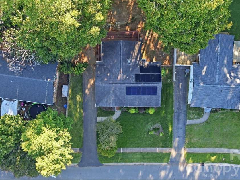 1524 Lanewood Place, Charlotte, NC 28208.  MLS# CAR4429696, YatesRealty ID 55721. 