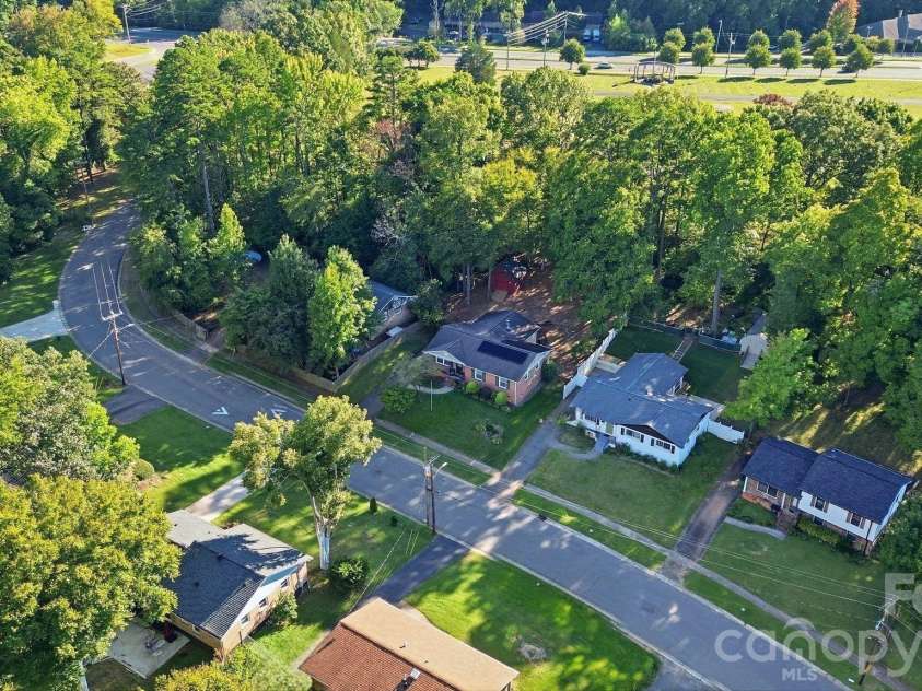 1524 Lanewood Place, Charlotte, NC 28208.  MLS# CAR4429696, YatesRealty ID 55721. 