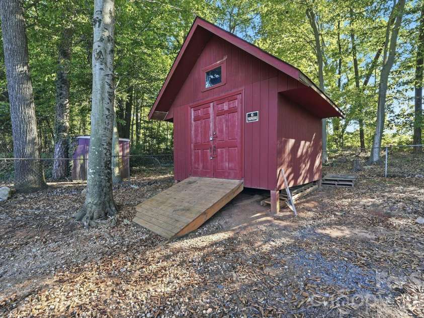 1524 Lanewood Place, Charlotte, NC 28208.  MLS# CAR4429696, YatesRealty ID 55721. 