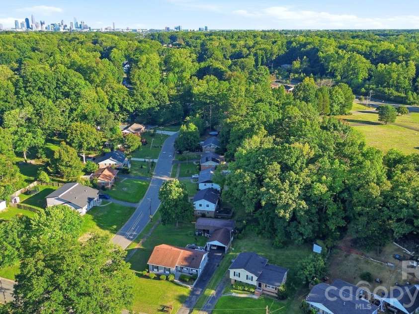 1524 Lanewood Place, Charlotte, NC 28208.  MLS# CAR4429696, YatesRealty ID 55721. 