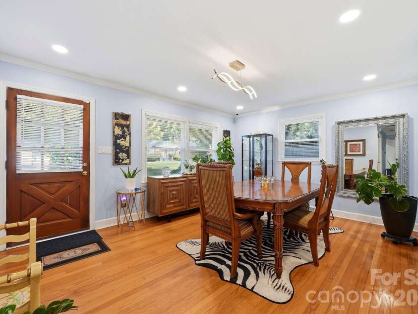 1524 Lanewood Place, Charlotte, NC 28208.  MLS# CAR4429696, YatesRealty ID 55721. 
