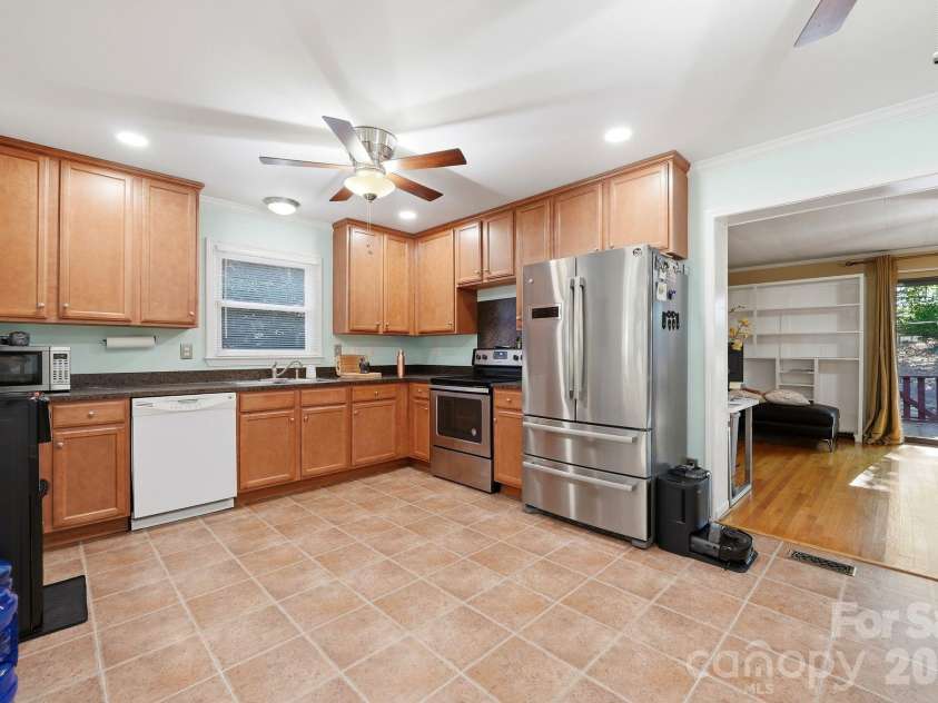 1524 Lanewood Place, Charlotte, NC 28208.  MLS# CAR4429696, YatesRealty ID 55721. 