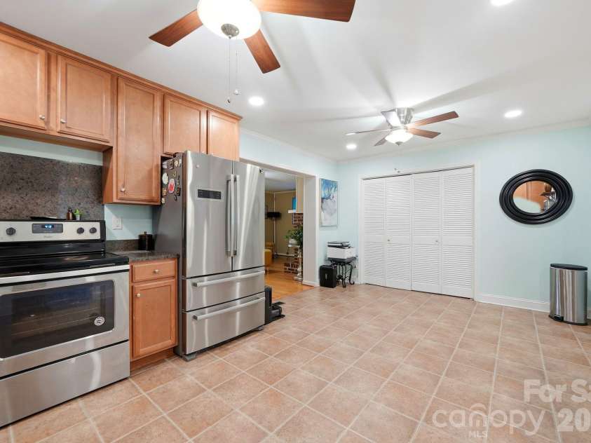 1524 Lanewood Place, Charlotte, NC 28208.  MLS# CAR4429696, YatesRealty ID 55721. 