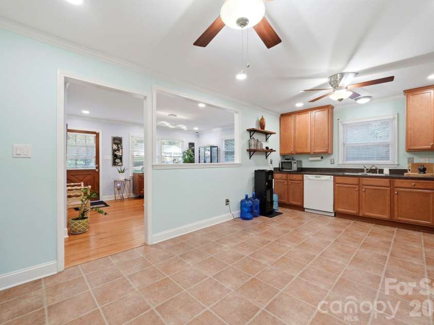 1524 Lanewood Place, Charlotte, NC 28208.  MLS# CAR4429696, YatesRealty ID 55721. 