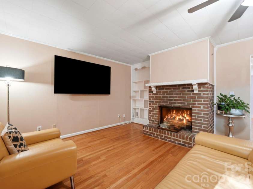 1524 Lanewood Place, Charlotte, NC 28208.  MLS# CAR4429696, YatesRealty ID 55721. 