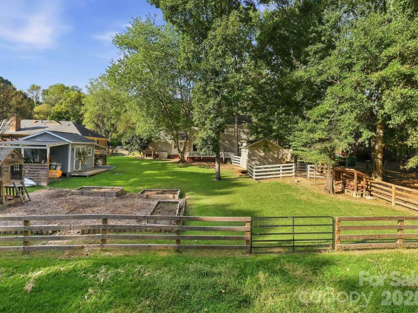 6213 Bevington Place, Charlotte, NC 28277.  MLS# CAR4429693, YatesRealty ID 55722. 