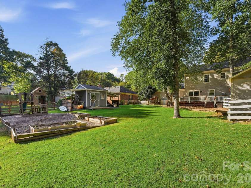 6213 Bevington Place, Charlotte, NC 28277.  MLS# CAR4429693, YatesRealty ID 55722. 