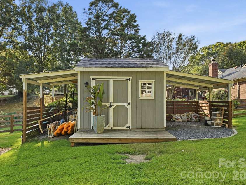 6213 Bevington Place, Charlotte, NC 28277.  MLS# CAR4429693, YatesRealty ID 55722. 