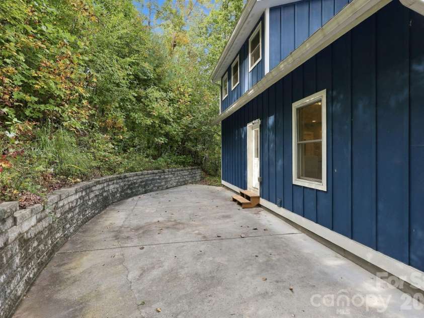 15 Shytle Lane, Fletcher, NC 28732.  MLS# CAR4429612, YatesRealty ID 55723. 