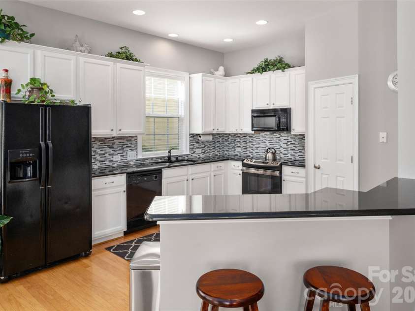 3004 Ivy Brook Place, Matthews, NC 28104.  MLS# CAR4429599, YatesRealty ID 55724. 