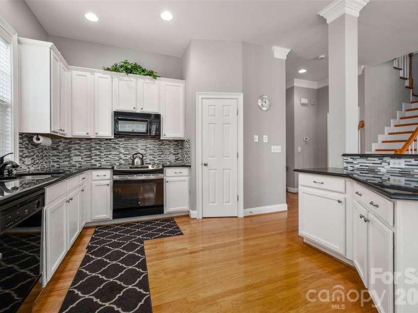 3004 Ivy Brook Place, Matthews, NC 28104.  MLS# CAR4429599, YatesRealty ID 55724. 