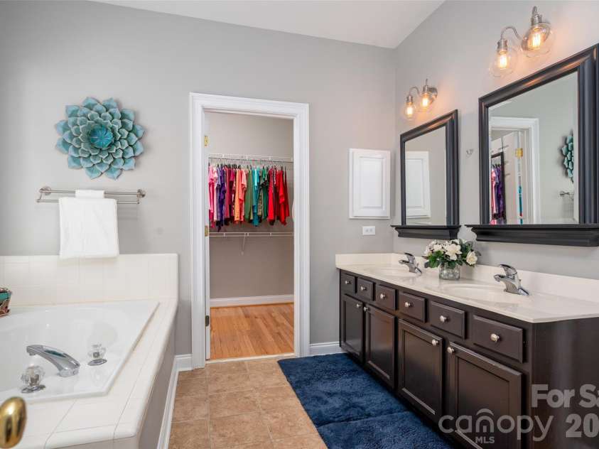 3004 Ivy Brook Place, Matthews, NC 28104.  MLS# CAR4429599, YatesRealty ID 55724. 