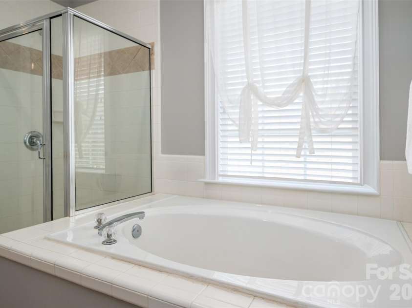 3004 Ivy Brook Place, Matthews, NC 28104.  MLS# CAR4429599, YatesRealty ID 55724. 
