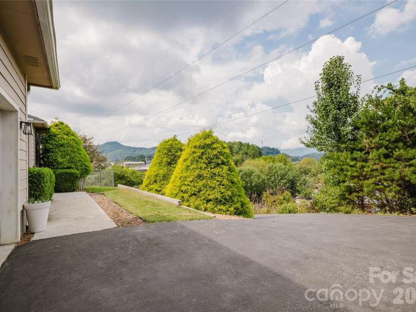 91 Crestview Street, Canton, NC 28716.  MLS# CAR4429307, YatesRealty ID 55727. 