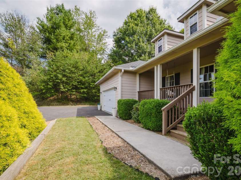 91 Crestview Street, Canton, NC 28716.  MLS# CAR4429307, YatesRealty ID 55727. 