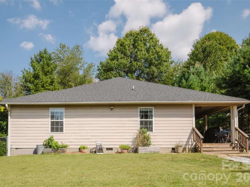 91 Crestview Street, Canton, NC 28716.  MLS# CAR4429307, YatesRealty ID 55727. 