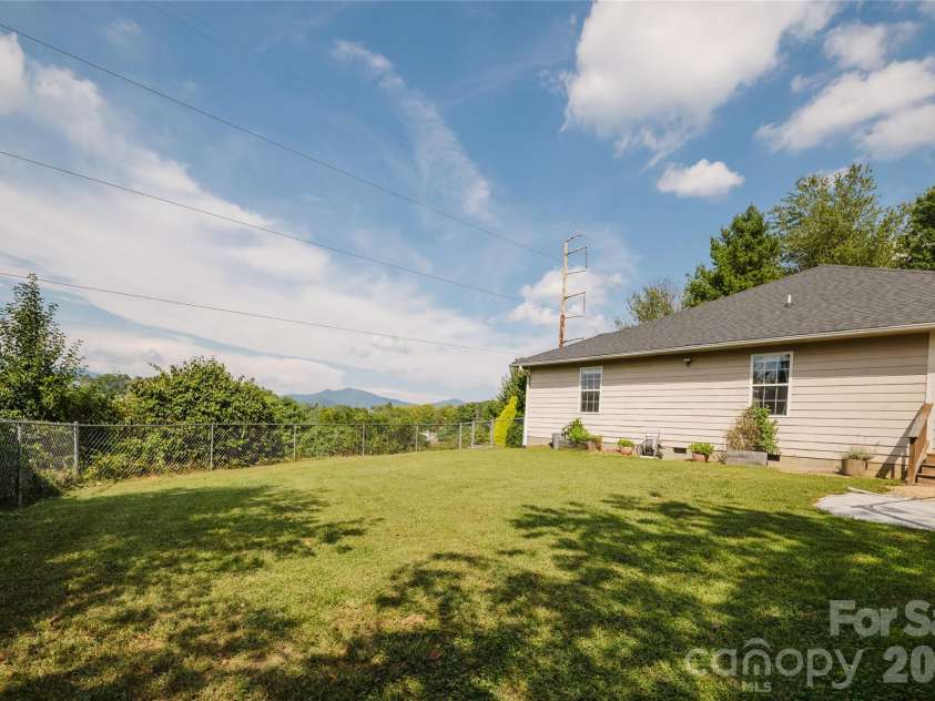 91 Crestview Street, Canton, NC 28716.  MLS# CAR4429307, YatesRealty ID 55727. 
