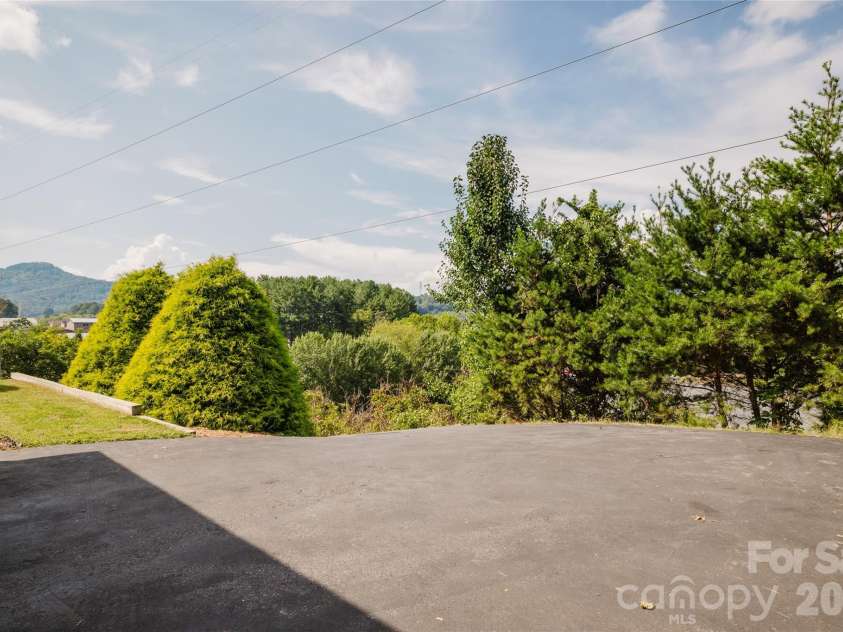91 Crestview Street, Canton, NC 28716.  MLS# CAR4429307, YatesRealty ID 55727. 