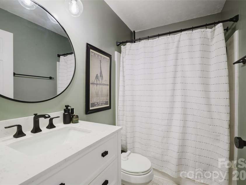 91 Crestview Street, Canton, NC 28716.  MLS# CAR4429307, YatesRealty ID 55727. Full bathroom