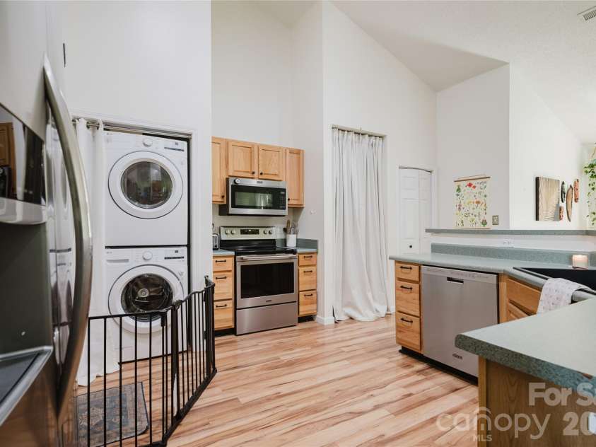 91 Crestview Street, Canton, NC 28716.  MLS# CAR4429307, YatesRealty ID 55727. Kitchen