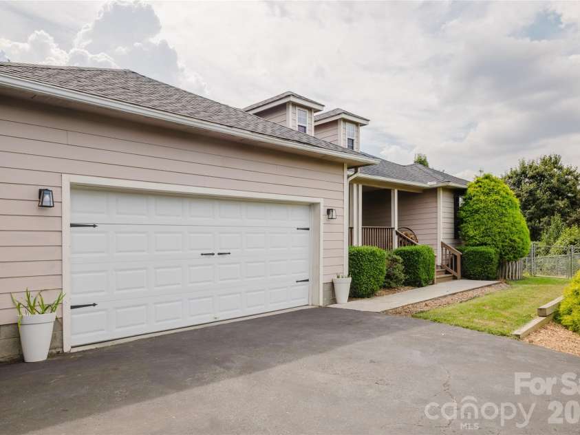 91 Crestview Street, Canton, NC 28716.  MLS# CAR4429307, YatesRealty ID 55727. Two car garage