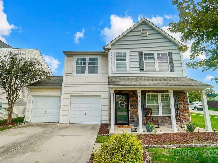 9704 Cayenne Drive, Charlotte, NC 28214.  MLS# CAR4241987, YatesRealty ID 5573. 
