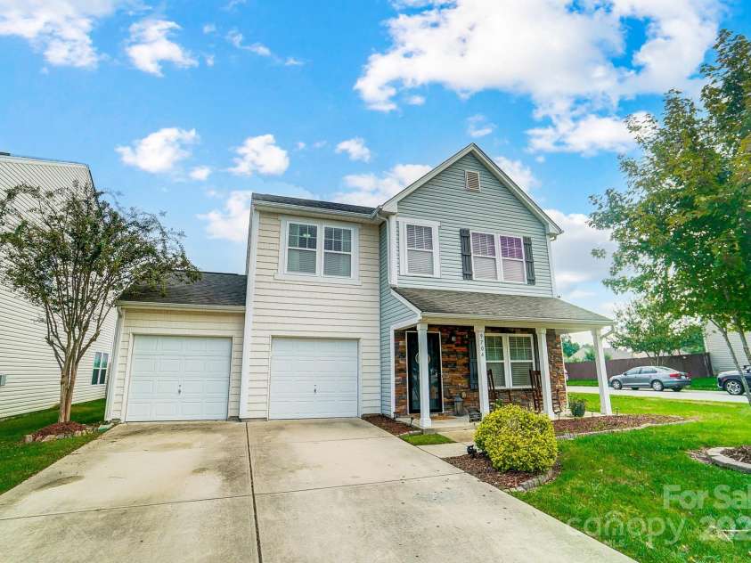 9704 Cayenne Drive, Charlotte, NC 28214.  MLS# CAR4241987, YatesRealty ID 5573. 