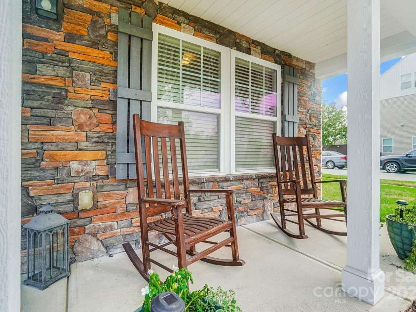 9704 Cayenne Drive, Charlotte, NC 28214.  MLS# CAR4241987, YatesRealty ID 5573. 