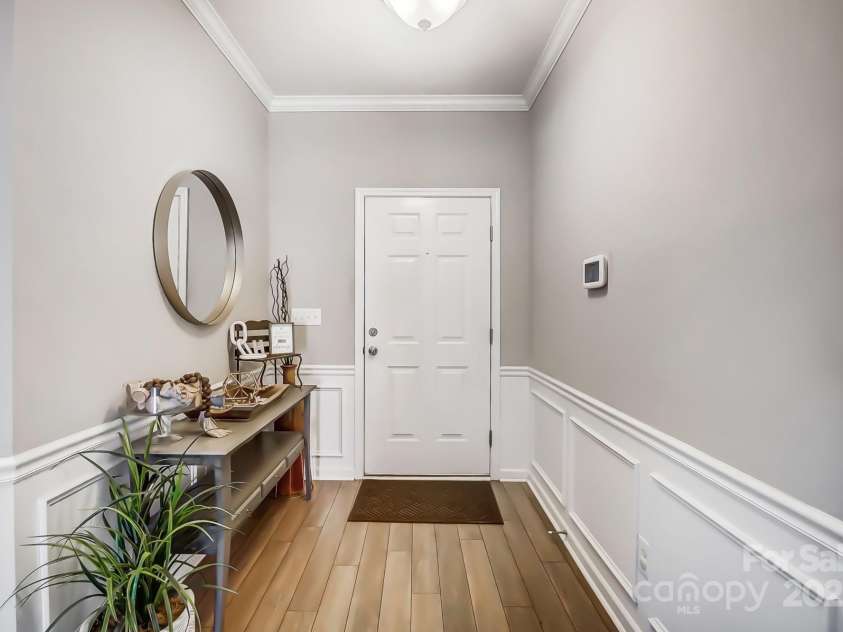 9704 Cayenne Drive, Charlotte, NC 28214.  MLS# CAR4241987, YatesRealty ID 5573. 