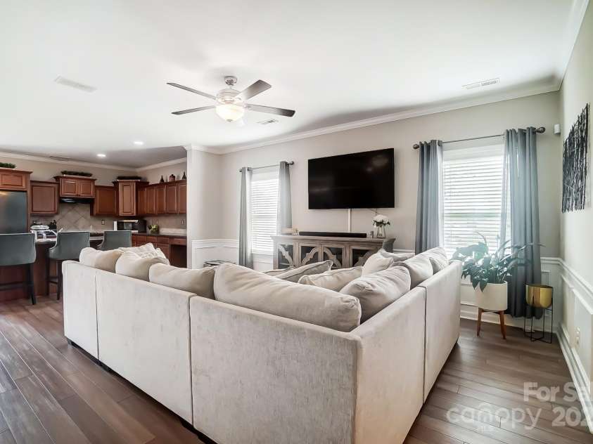 9704 Cayenne Drive, Charlotte, NC 28214.  MLS# CAR4241987, YatesRealty ID 5573. 