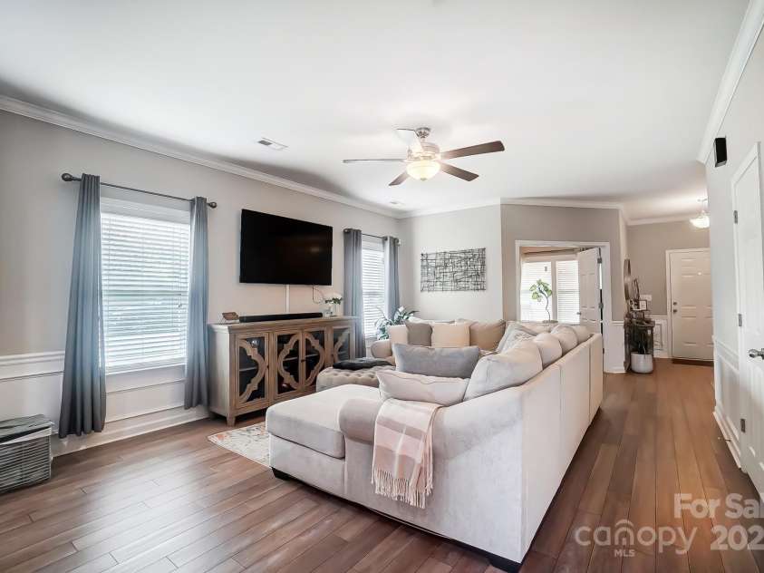 9704 Cayenne Drive, Charlotte, NC 28214.  MLS# CAR4241987, YatesRealty ID 5573. 