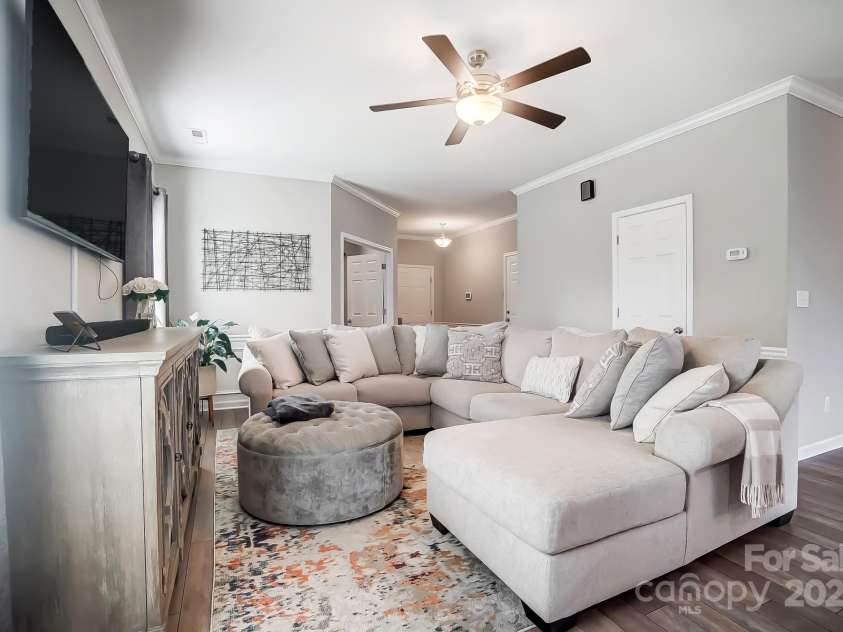 9704 Cayenne Drive, Charlotte, NC 28214.  MLS# CAR4241987, YatesRealty ID 5573. 