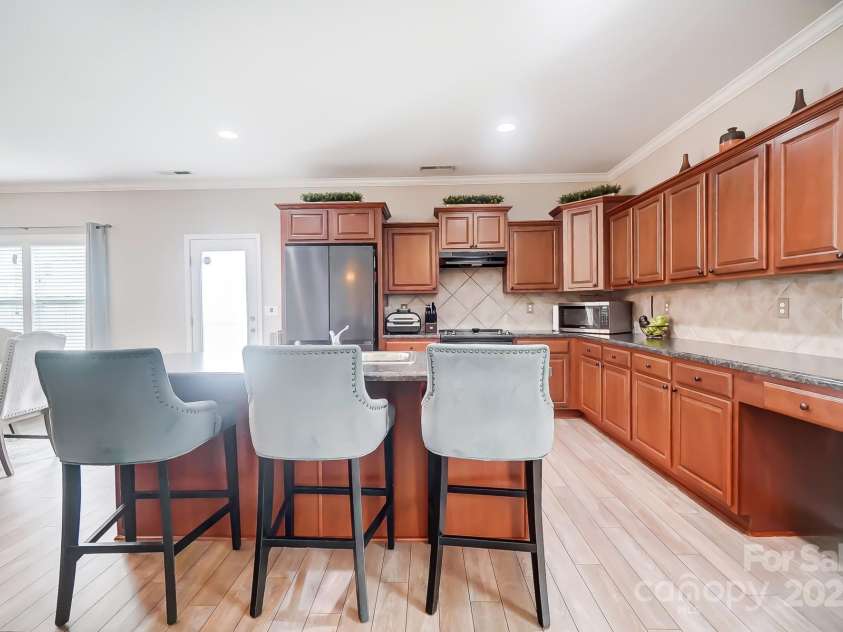 9704 Cayenne Drive, Charlotte, NC 28214.  MLS# CAR4241987, YatesRealty ID 5573. 